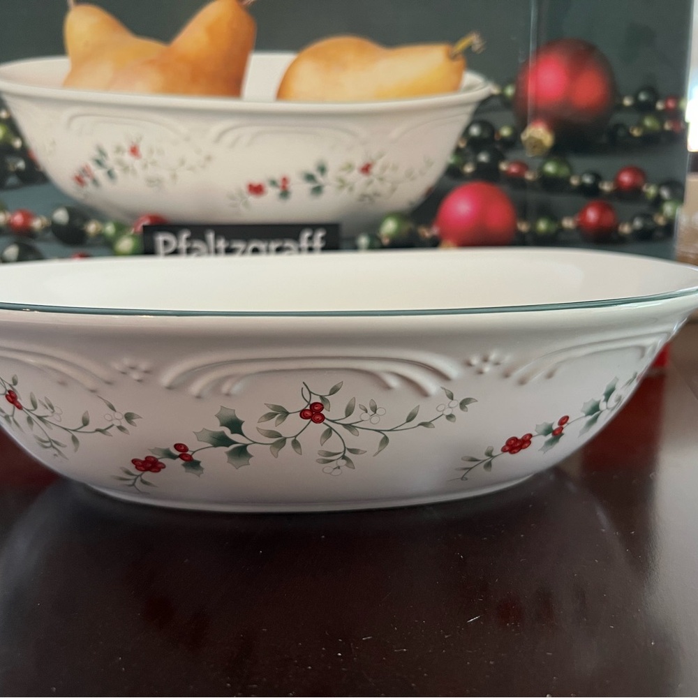 Pfaltzgraff Holiday Serving Bowl in Winterberry pattern New